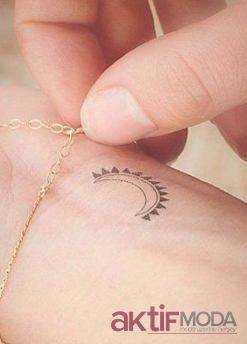 Minimal Dövme Modelleri: Anlamlı ve Çizgisel Tasarımlar Ay ve Güneş Dövme - Minimal Dövme Modelleri: Anlamlı ve Çizgisel Tasarımlar