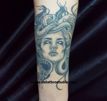 Kadın Kol Dövme