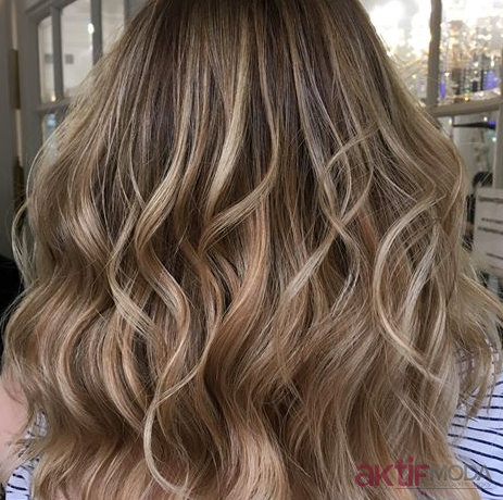 Sombre Dalgalı Saç Modelleri