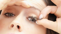 Takma Kirpik Nasıl Temizlenir?