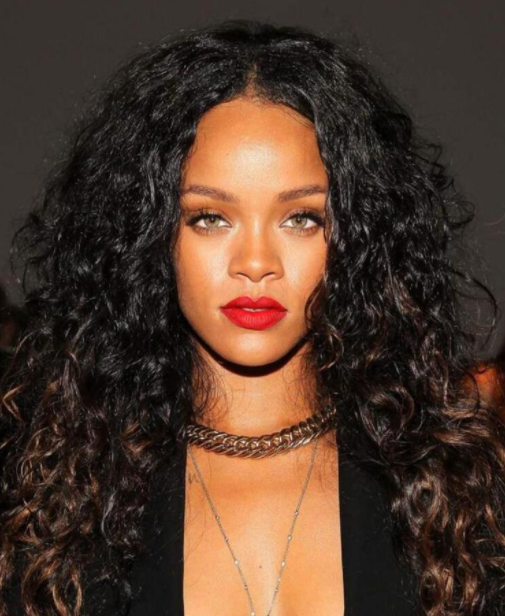 Rihanna - Kıvırcık Saçlı Ünlüler