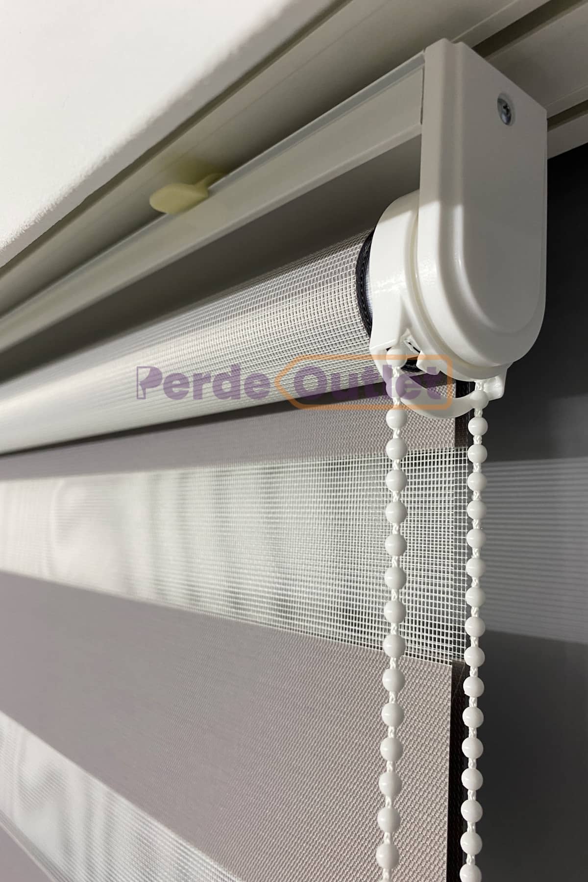 gri duz zebra perde 11 1200x1800 1 - 2022 Salon Dekorasyonu İ&ccedil;in Perde Fikirleri